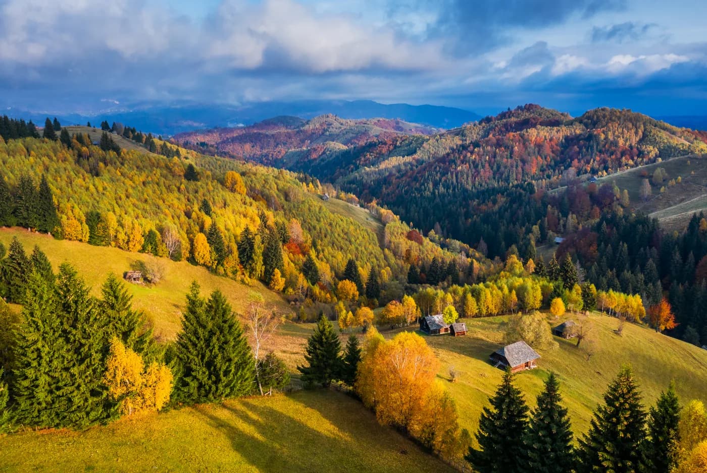 The old town of Brașov, at the foot of the Carpathians